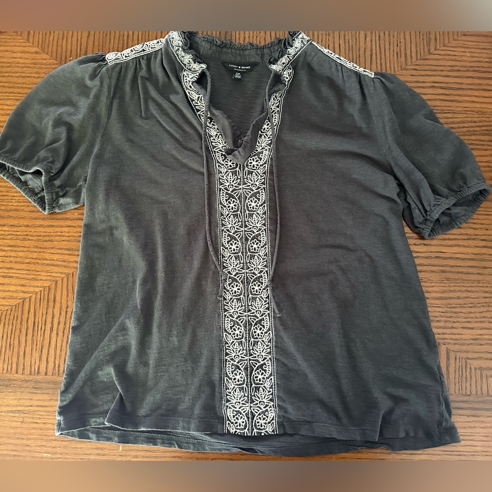 Lucky Brand women’s Charcoal Blouse with White Detailing size small